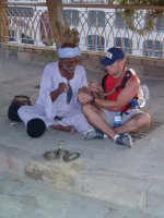 Avec un charmeur de serpent, non pas pour moi merci