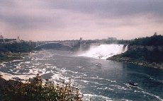 le Rainbow Bridge qui relie les USA au Canada