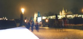 Le palais royal, au loin